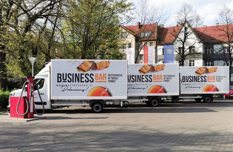 Grafika reklamowa na pojazdach