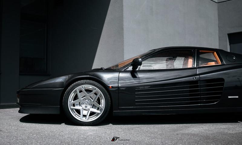 Model Ferrari Testarossa