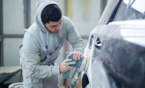 Naprawy blacharskie: klucz do bezpieczeństwa i estetyki Twojego samochodu