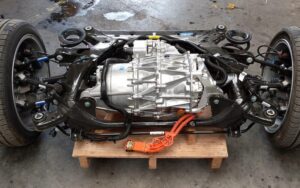 Czy Tesla naprawdę potrzebuje silnika spalinowego? Odkryj zalety napędu elektrycznego