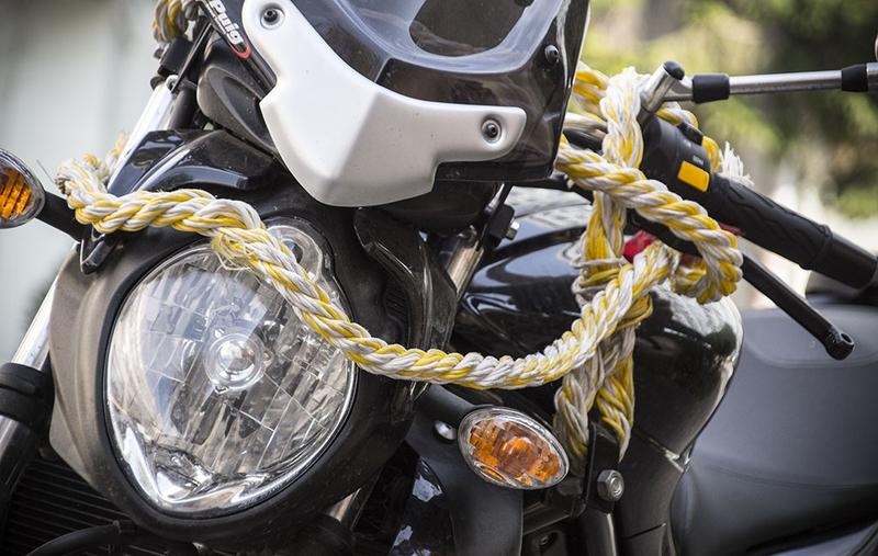 Holowanie motocykla – poznaj zasady i uniknij nieprzyjemności na drodze