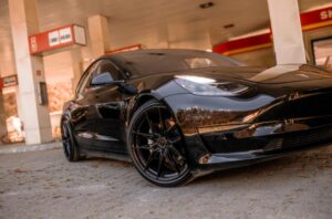 Ile kosztuje auto Tesla? Ceny i opcje zakupu, które warto znać