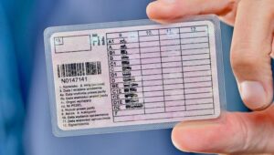 Ile zapłacisz za wymianę prawa jazdy? Oto sposoby na uniknięcie zbędnych kosztów!