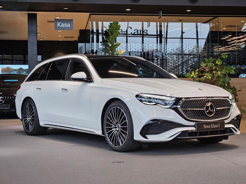 Mercedes-Benz Klasa E: Kluczowe Cechy, Opinie Użytkowników i Porównania na Rynku