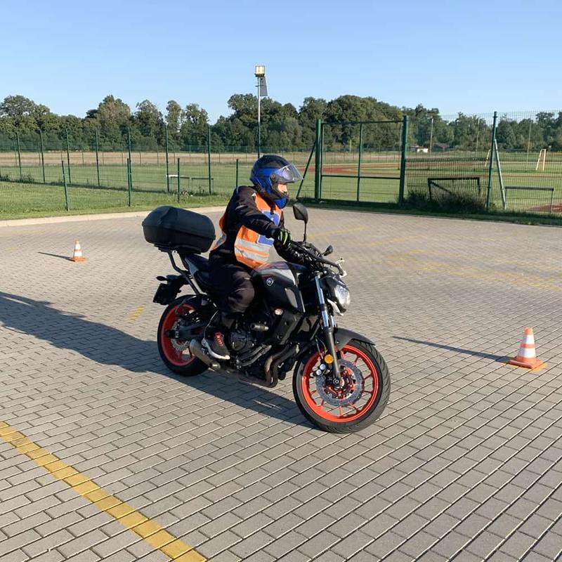 Umiejętności na kursie prawo jazdy AM