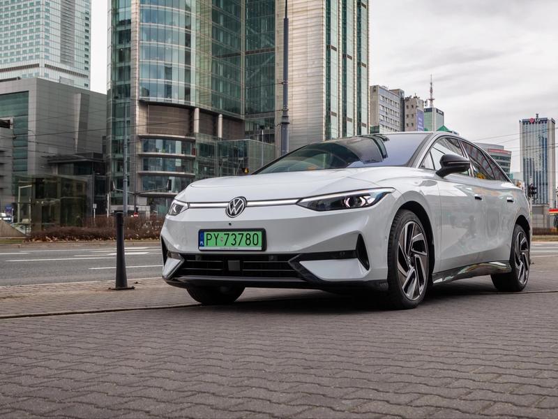 Porównanie aut elektrycznych i spalinowych