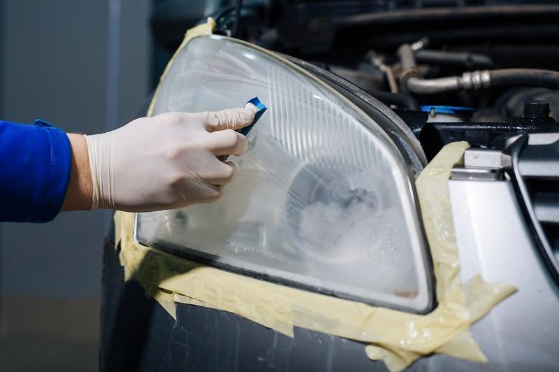 Usuwanie zarysowań kloszy