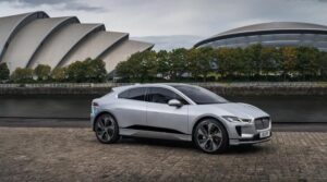 Ile naprawdę kosztuje samochód elektryczny? Sprawdź ceny i oszczędności w porównaniu do tradycyjnych aut