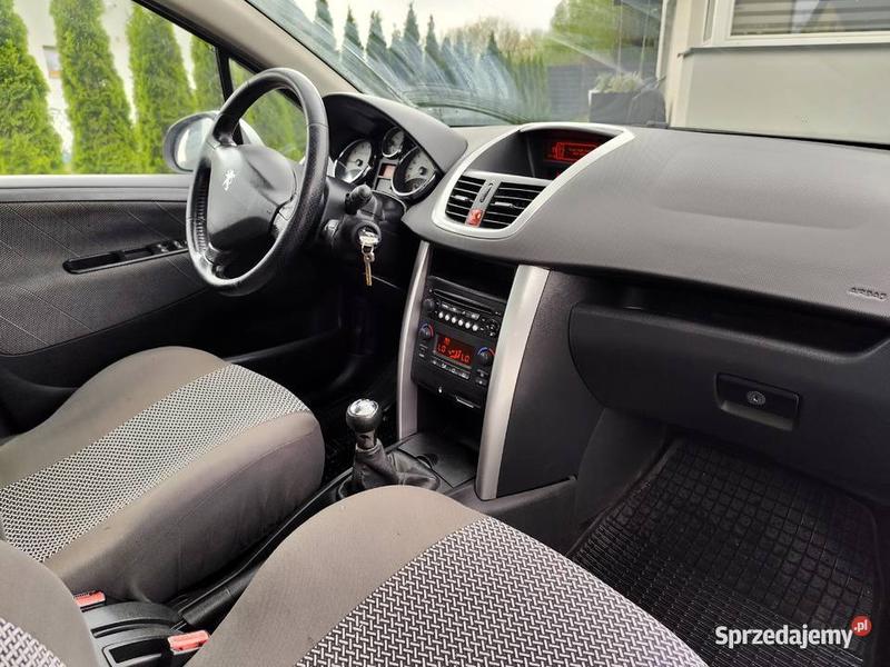 Jak opanować jazdę manualną skrzynią biegów: niezbędne zasady i praktyczne wskazówki dla kierowców