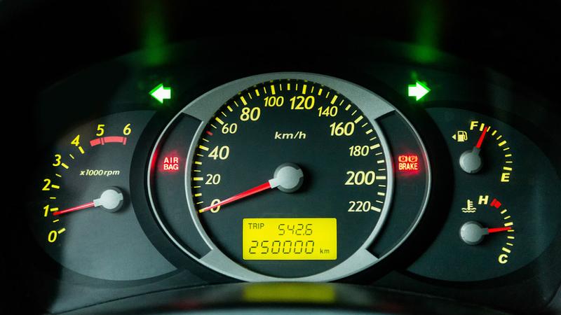Przebieg 15-letniego samochodu: Jakie normy i zagrożenia mogą zdradzić jego prawdziwy stan?