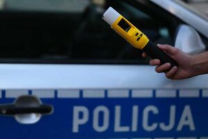 Kiedy policja ma prawo do badania alkomatem? Poznaj swoje uprawnienia i konsekwencje