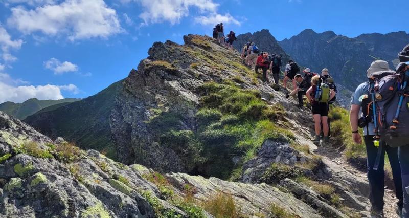 Odkryj najpiękniejsze trasy motocyklowe Rumunii i ich spektakularne krajobrazy