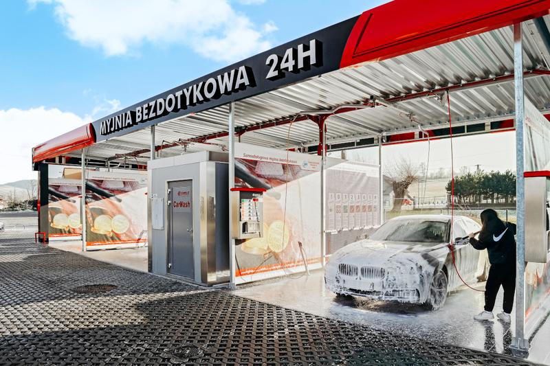 Skuteczne sposoby na szybkie i bezpieczne mycie samochodu na myjni