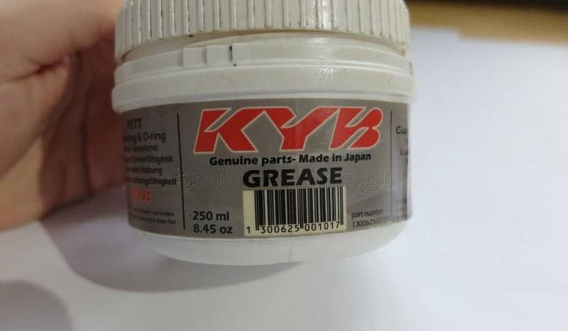 Jakie smary wybrać do golenia amortyzatora, by uniknąć drogich napraw?