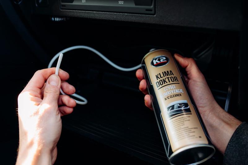 Skuteczne metody na czyszczenie klimatyzacji w samochodzie i pozbycie się brzydkich zapachów