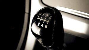 Usterki automatycznej skrzyni biegów: Co psuje się najczęściej i jak je rozpoznać?