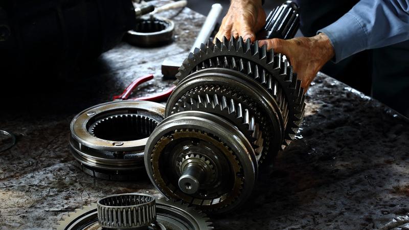 Niespodziewane objawy uszkodzonej skrzyni biegów manualnej, które zaskoczą każdego kierowcę