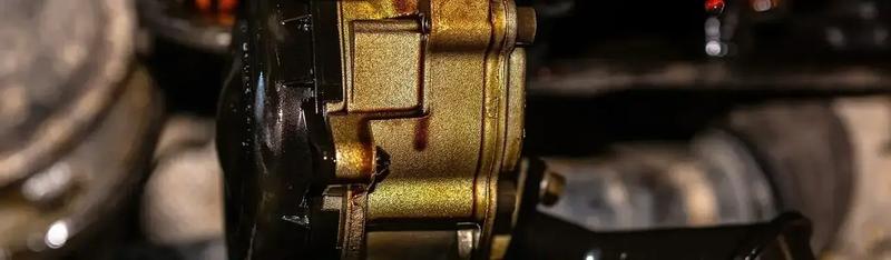 Rozpoznaj objawy awarii pompy oleju w automatycznej skrzyni biegów, zanim będzie za późno