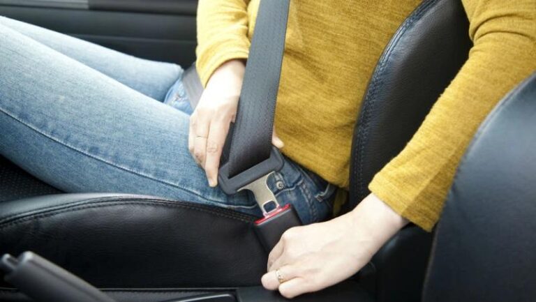 Historia pasów bezpieczeństwa: Kiedy pojawiły się i jak odmieniły nasze życie?
